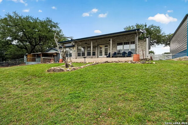 1032 SUMMIT RD Lakehills, TX 78063