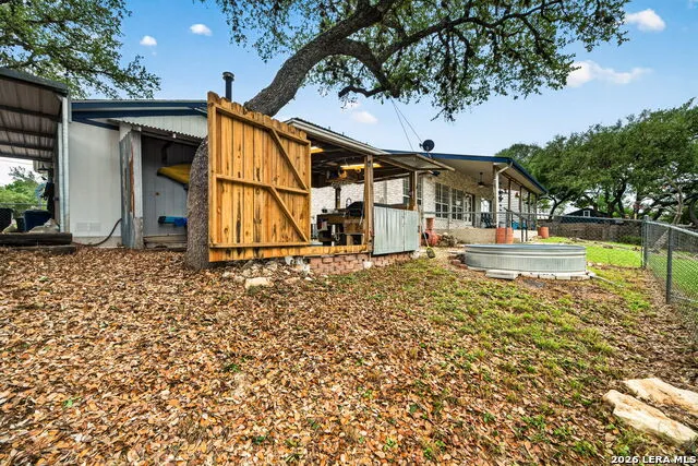 1032 SUMMIT RD Lakehills, TX 78063