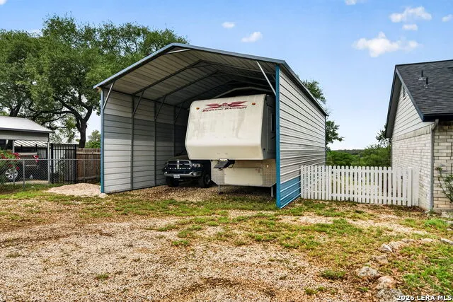 1032 SUMMIT RD Lakehills, TX 78063