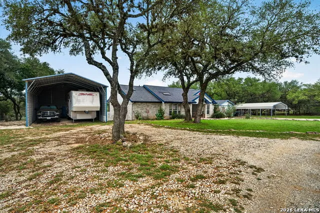 1032 SUMMIT RD Lakehills, TX 78063