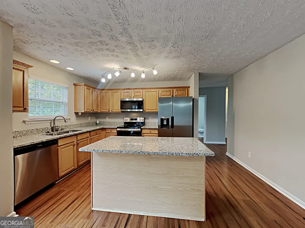 825 Roxfield CT Buford, GA 30518