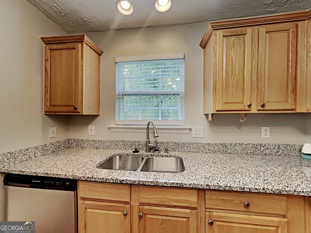 825 Roxfield CT Buford, GA 30518