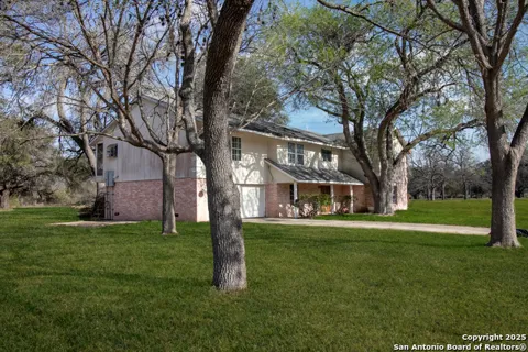 7 Glen Cove Dr