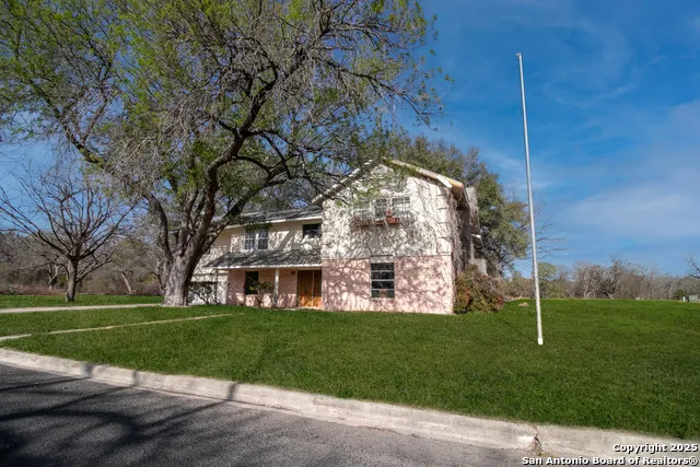 7 Glen Cove Dr Seguin, TX 78155