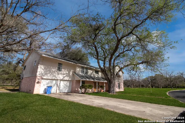 7 Glen Cove Dr Seguin, TX 78155