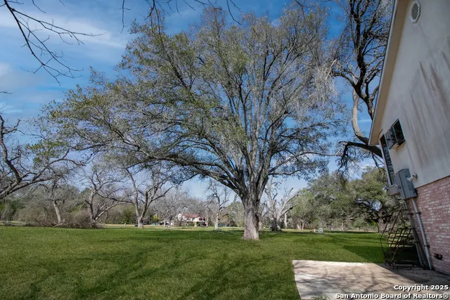 7 Glen Cove Dr Seguin, TX 78155