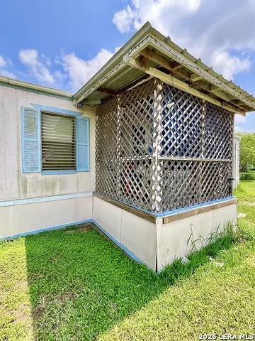 110 AGAPE RD Woodsboro, TX 78393