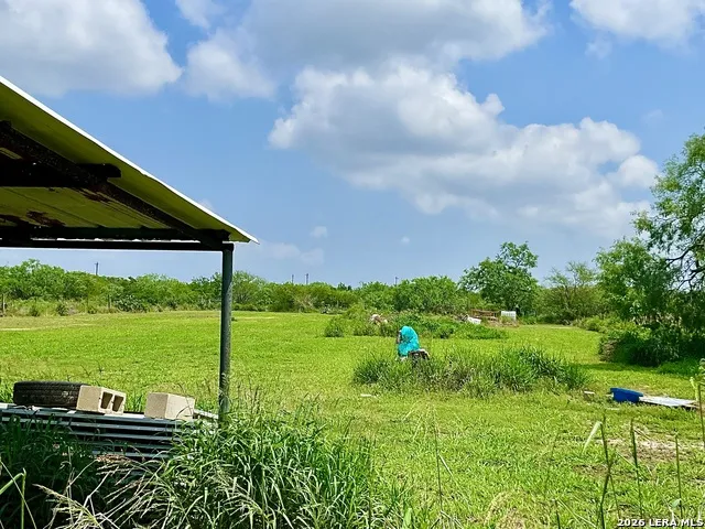110 AGAPE RD Woodsboro, TX 78393