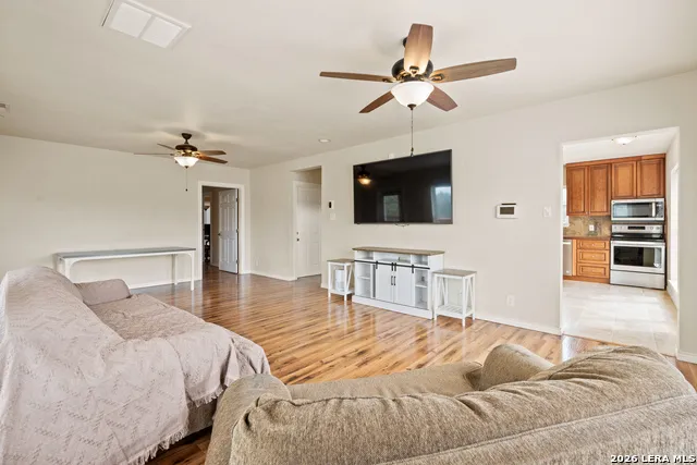 1722 COUNTY ROAD 270 Mico, TX 78056