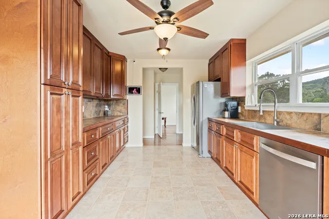 1722 COUNTY ROAD 270 Mico, TX 78056