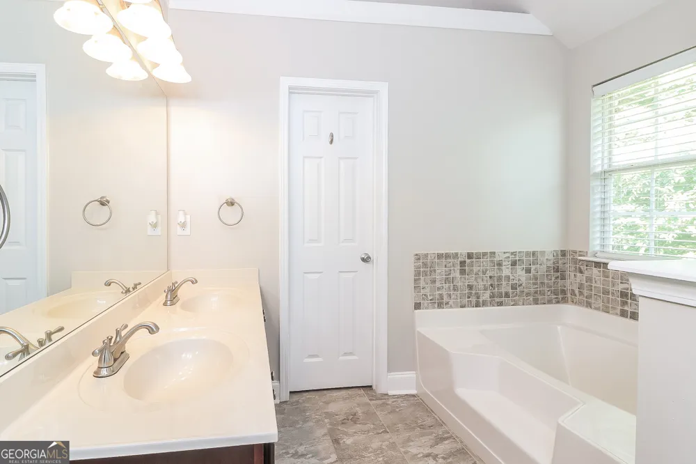 172 Fred Bishop DR Canton, GA 30114