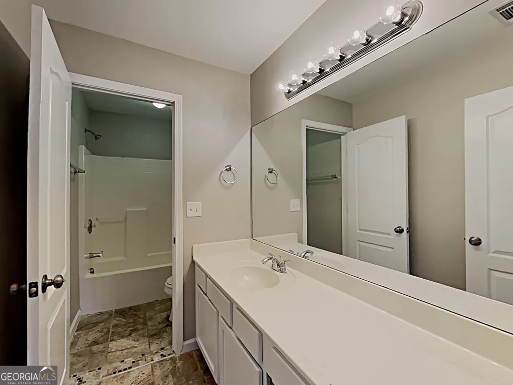 590 Simonton Crest DR Lawrenceville, GA 30045