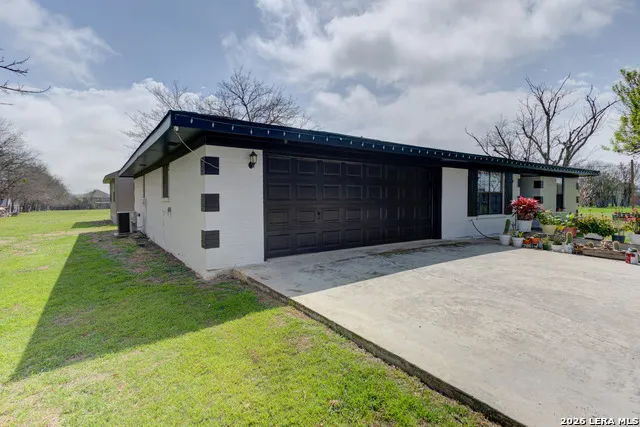2911 MORNINGSIDE DR New Braunfels, TX 78130