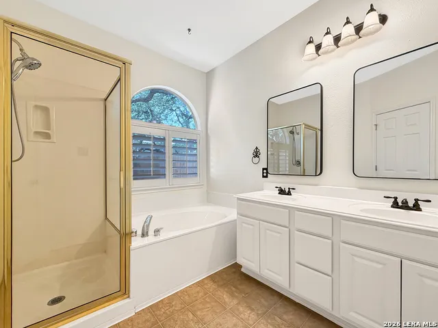 9015 Burnt Peak Helotes, TX 78023