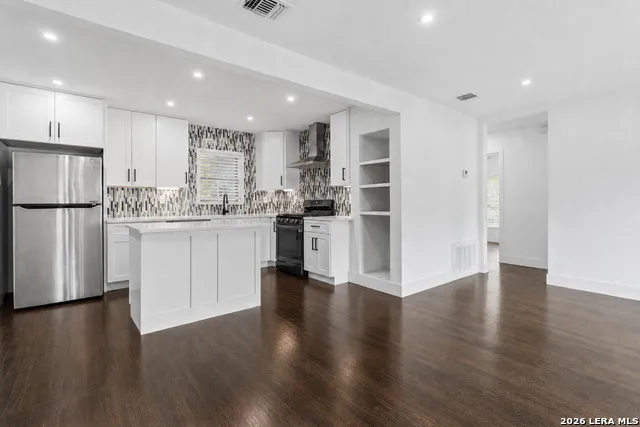 551 RADIANCE AVE San Antonio, TX 78218