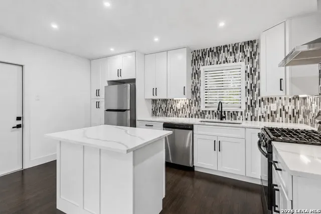 551 RADIANCE AVE San Antonio, TX 78218