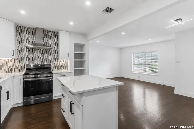 551 RADIANCE AVE San Antonio, TX 78218