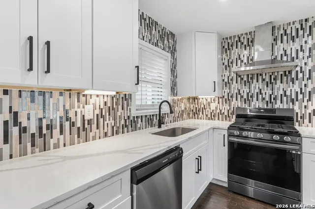 551 RADIANCE AVE San Antonio, TX 78218