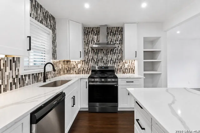 551 RADIANCE AVE San Antonio, TX 78218