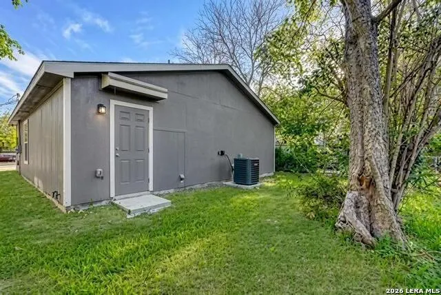 528 E NEW BRAUNFELS ST Seguin, TX 78155