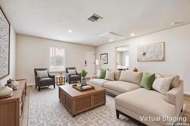 528 E NEW BRAUNFELS ST Seguin, TX 78155