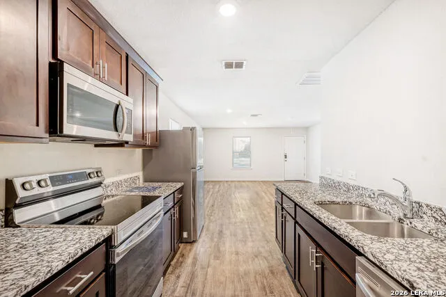 528 E NEW BRAUNFELS ST Seguin, TX 78155