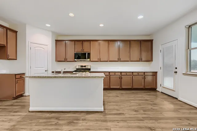 8222 Cactus Bend Dr San Antonio, TX 78254
