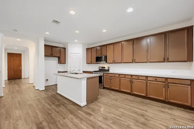 8222 Cactus Bend Dr San Antonio, TX 78254