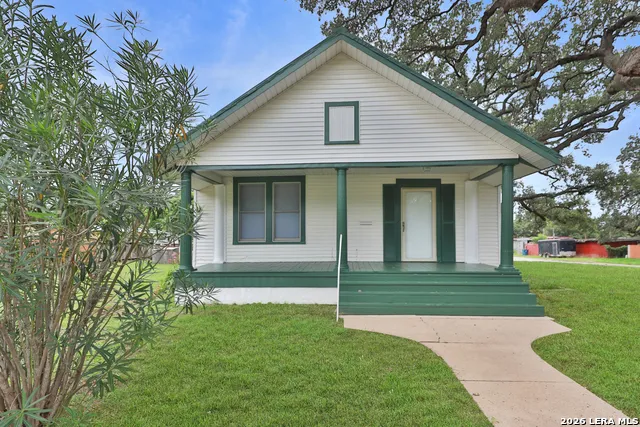 804 COMMERCE ST Pleasanton, TX 78064