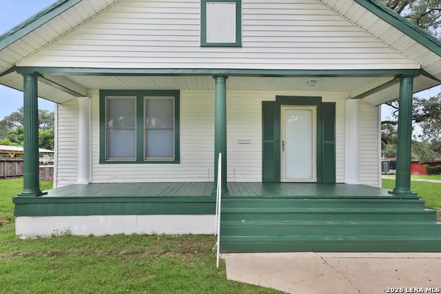804 COMMERCE ST Pleasanton, TX 78064