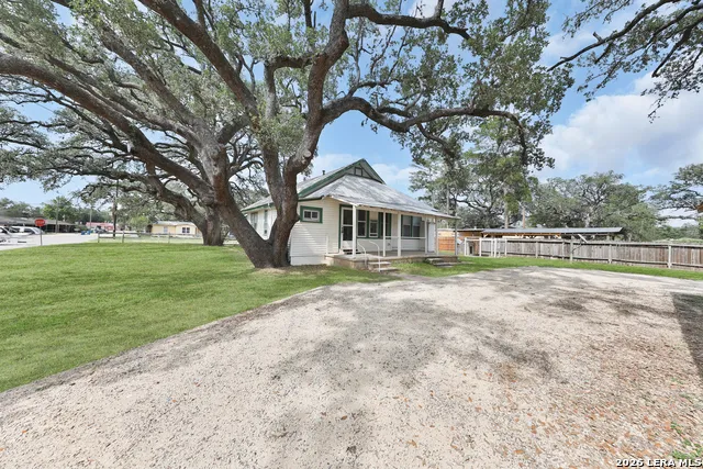 804 COMMERCE ST Pleasanton, TX 78064