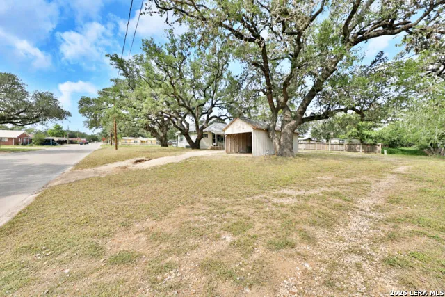 804 COMMERCE ST Pleasanton, TX 78064