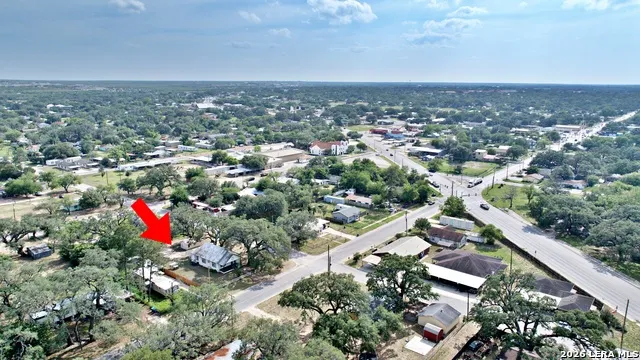 804 COMMERCE ST Pleasanton, TX 78064