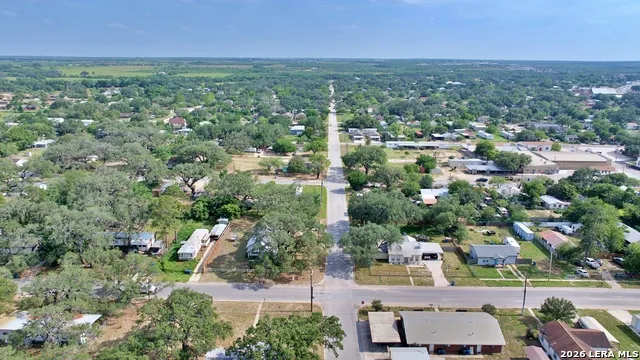 804 COMMERCE ST Pleasanton, TX 78064