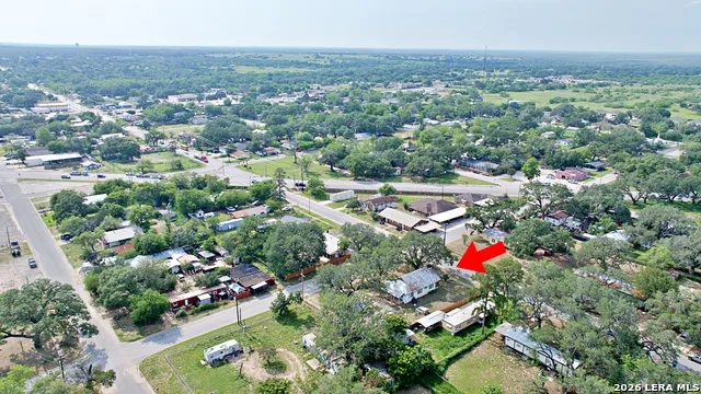 804 COMMERCE ST Pleasanton, TX 78064