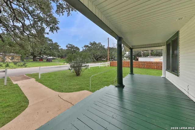 804 COMMERCE ST Pleasanton, TX 78064