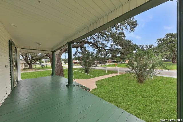 804 COMMERCE ST Pleasanton, TX 78064