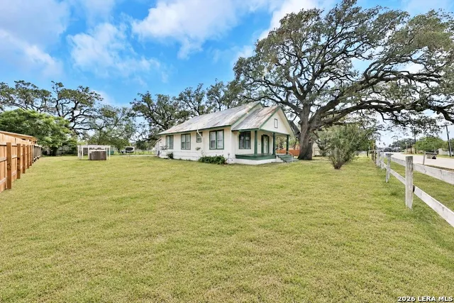 804 COMMERCE ST Pleasanton, TX 78064