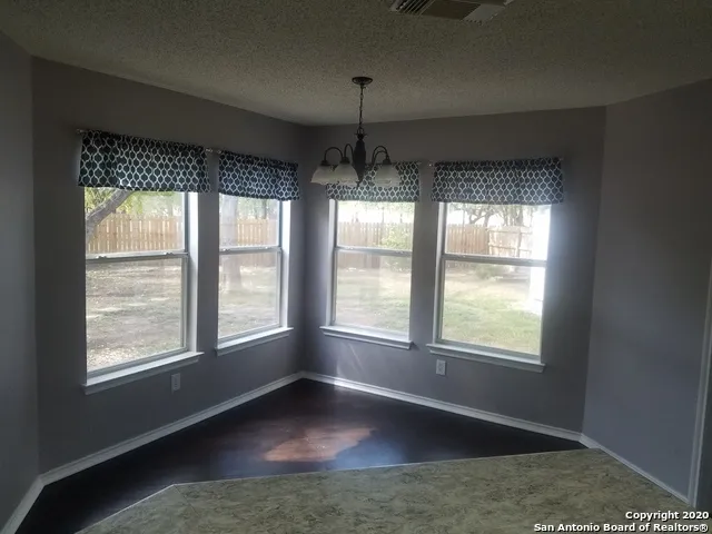 261 SAMANTHA DR Schertz, TX 78154