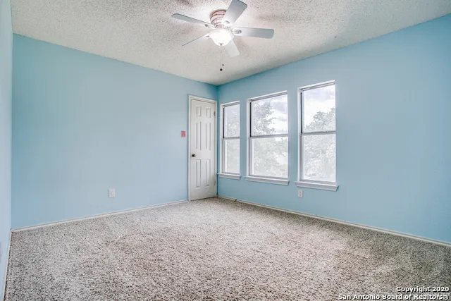 261 SAMANTHA DR Schertz, TX 78154