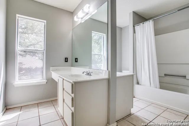 261 SAMANTHA DR Schertz, TX 78154