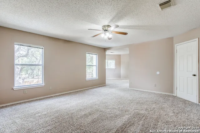 261 SAMANTHA DR Schertz, TX 78154