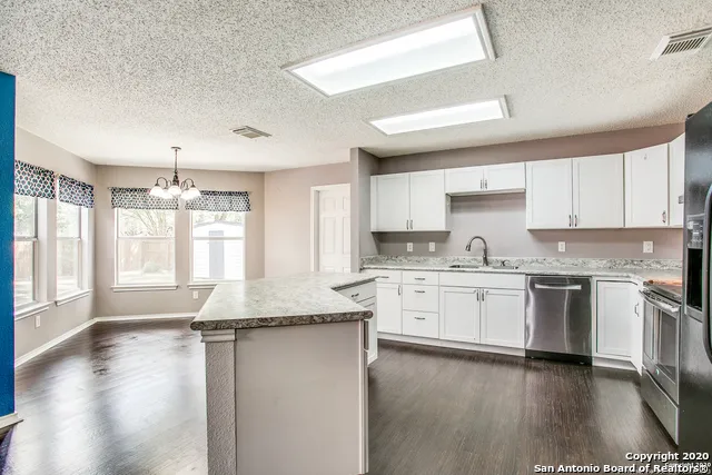 261 SAMANTHA DR Schertz, TX 78154