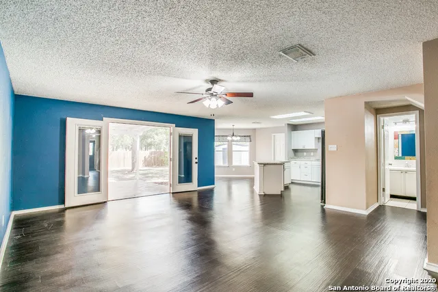 261 SAMANTHA DR Schertz, TX 78154