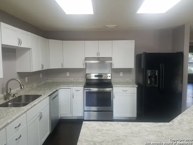 261 SAMANTHA DR Schertz, TX 78154