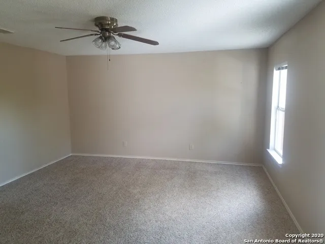 261 SAMANTHA DR Schertz, TX 78154