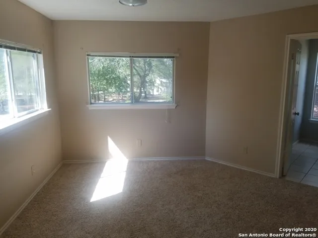 261 SAMANTHA DR Schertz, TX 78154