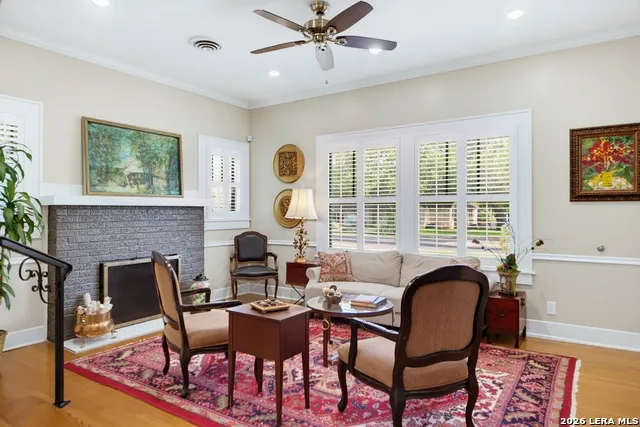 119 E EVERGREEN ST Boerne, TX 78006