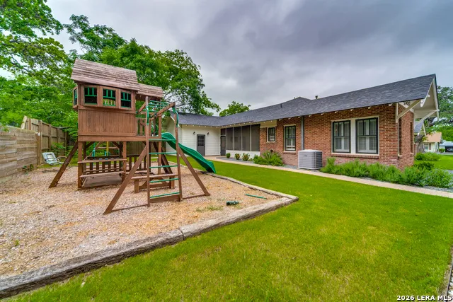 119 E EVERGREEN ST Boerne, TX 78006