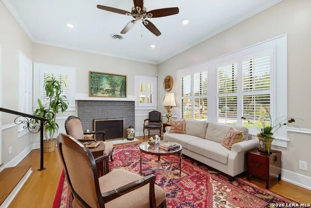 119 E EVERGREEN ST Boerne, TX 78006